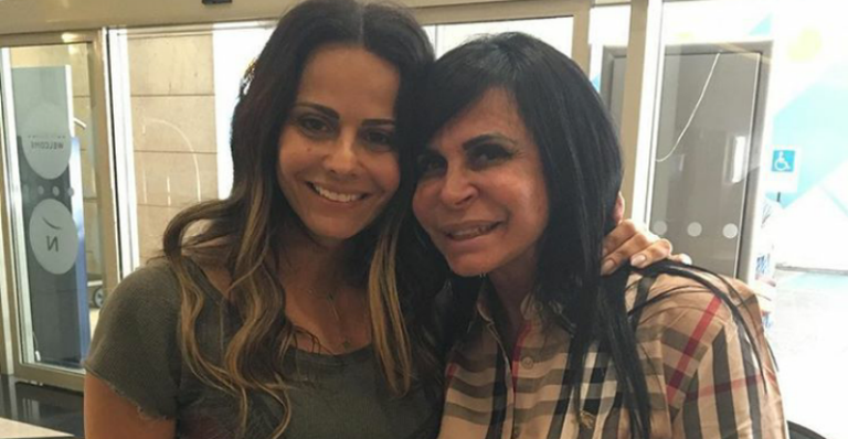 Viviane Araújo e Gretchen se reencontram e fãs festejam: “Duas rainhas”