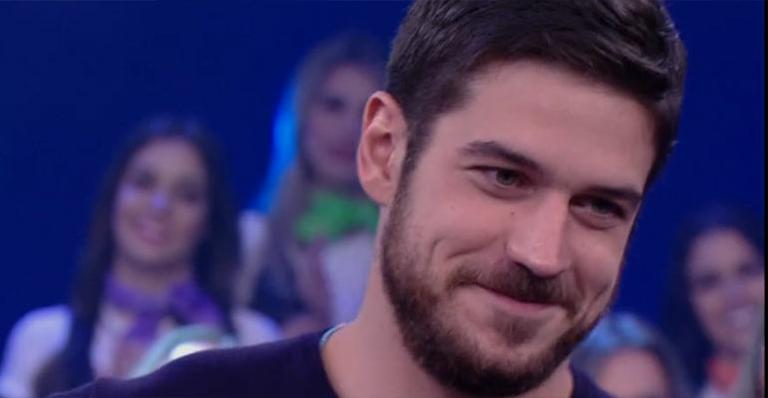 Bebê modelo: pais de Marco Pigossi mostram fotos do ator ainda criança e encantam os fãs