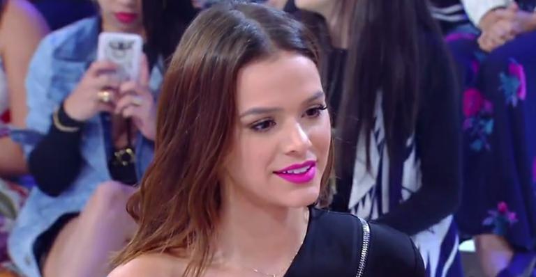 Bruna Marquezine mostra corpaço com estiloso biquíni em Saint Tropez