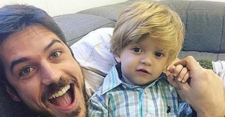 Marco Pigossi posa com “Ruyzinho” de A Força do Querer e fãs se derretem: “Que lindos”