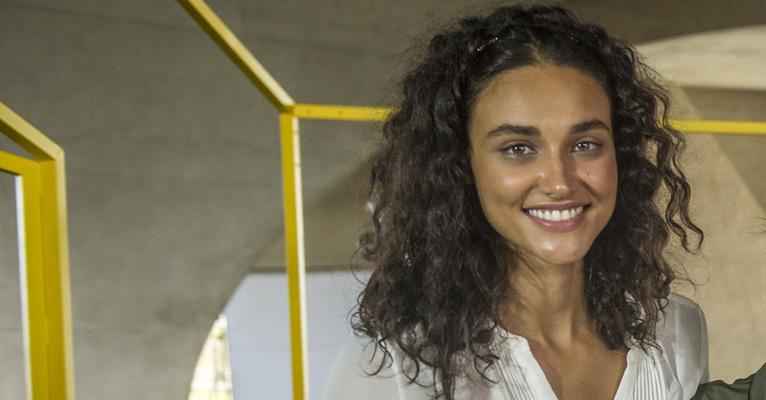 Após perder 5 kgs em 9 dias, Débora Nascimento exibe barriga sequinha em foto de biquíni