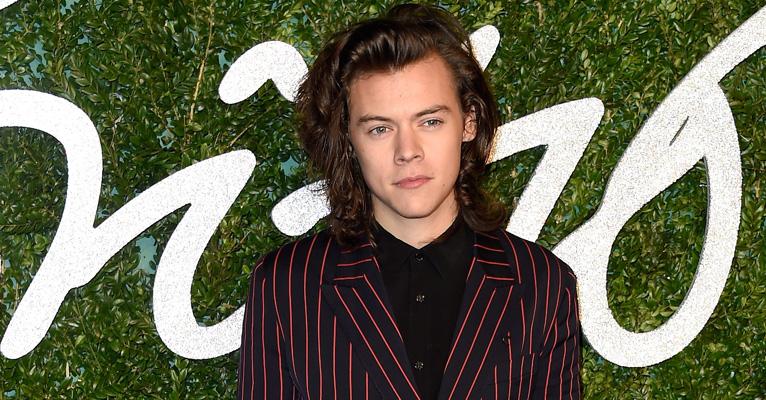 Harry Styles vive romance com modelo da Victoria’s Secret