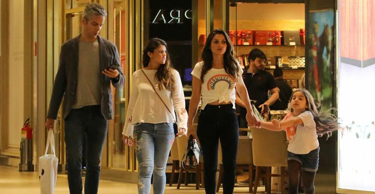 Flávia Alessandra curte passeio em família no Rio