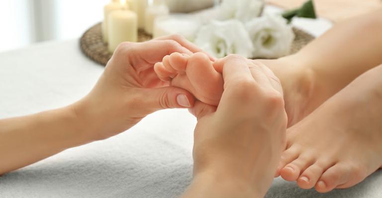 Reflexologia podal: conheça os benefícios para diminuir as dores