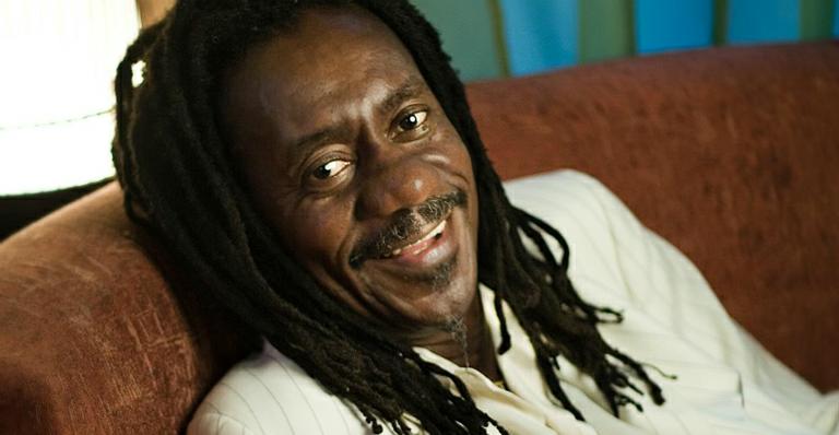 Cantor Luiz Melodia morre aos 66 anos de câncer na medula