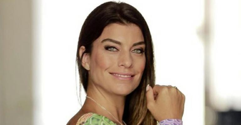 Joana Balaguer anuncia gravidez e exibe barriguinha de 3 meses