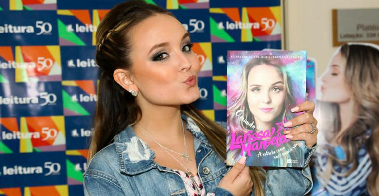 Larissa Manoela apresenta seu novo livro em Campinas