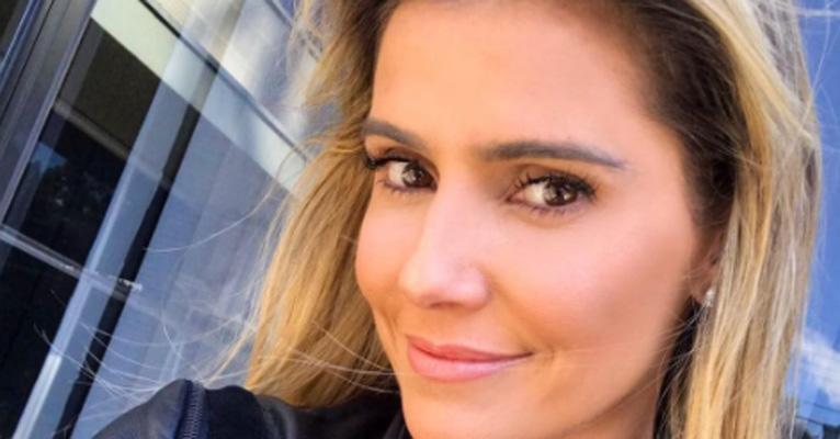 Maria Flor, filha de Deborah Secco, posa fofa vestida de leãozinho
