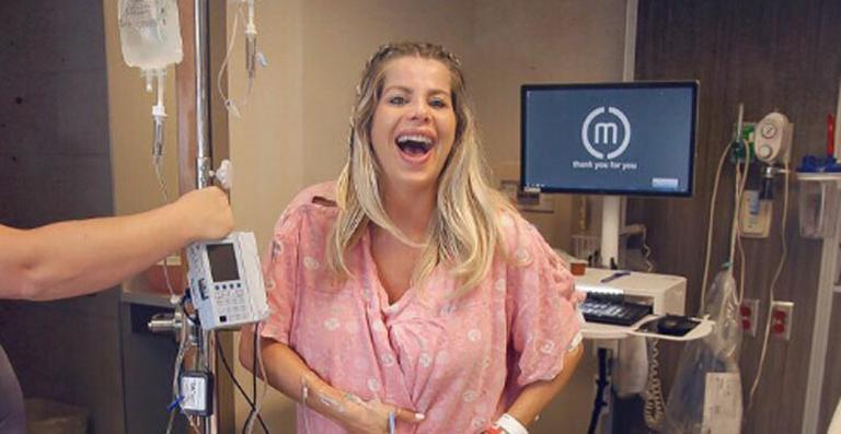Karina Bacchi dá entrada na maternidade para ter seu primeiro filho