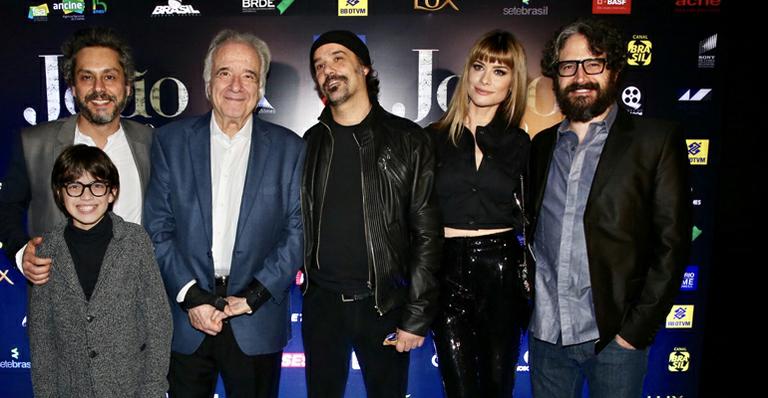 João Carlos Martins apresenta elenco de sua cinebiografia