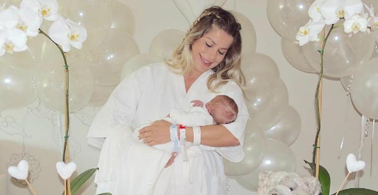 Karina Bacchi mostra nova foto com o filho recém-nascido: ‘Meu amado’