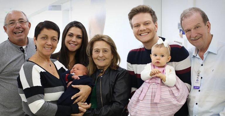 Thais Fersoza relembra momento em família