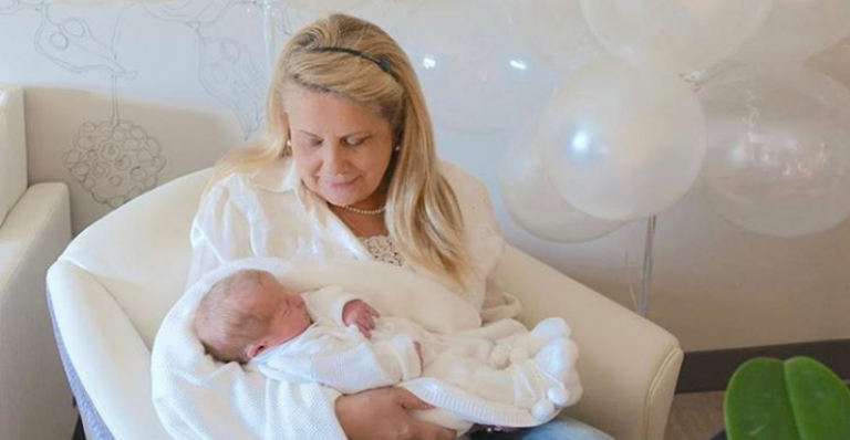 Mãe de Karina Bacchi se derrete por Enrico: “Meu neto amado”