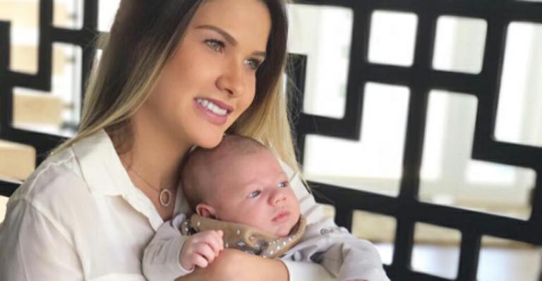 Andressa Suita posa com o filho, Gabriel: “Capacidade de amar”