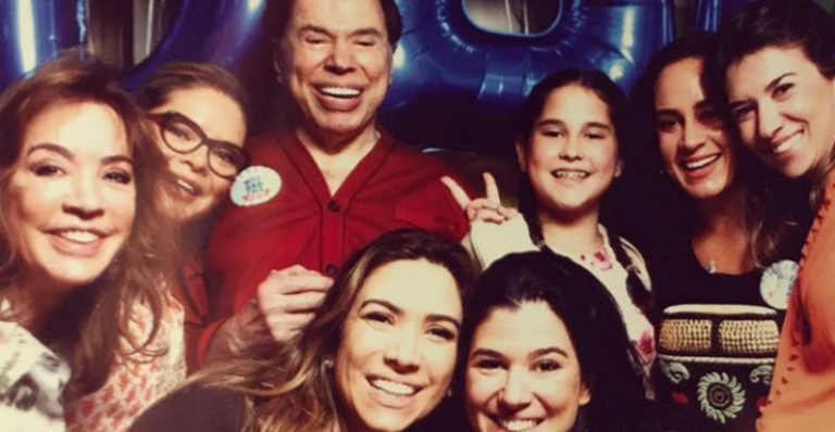 Silvio Santos é rodeado pelas filhas em festa do Dia dos Pais