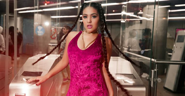 Ana Vitória Zimmermann festeja repercussão de ensaio inspirado em Anitta: “Maior diva do Brasil”