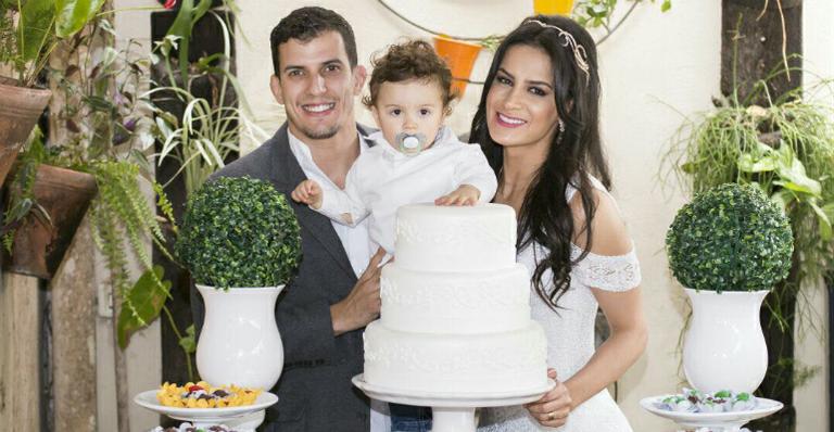 Apresentadora Lucilene Caetano e lutador Felipe Sertanejo oficializam a união