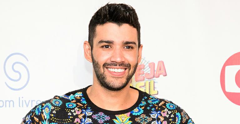 Gusttavo Lima posa com Gabriel no colo e se derrete: “Tudo por você, meu filho”