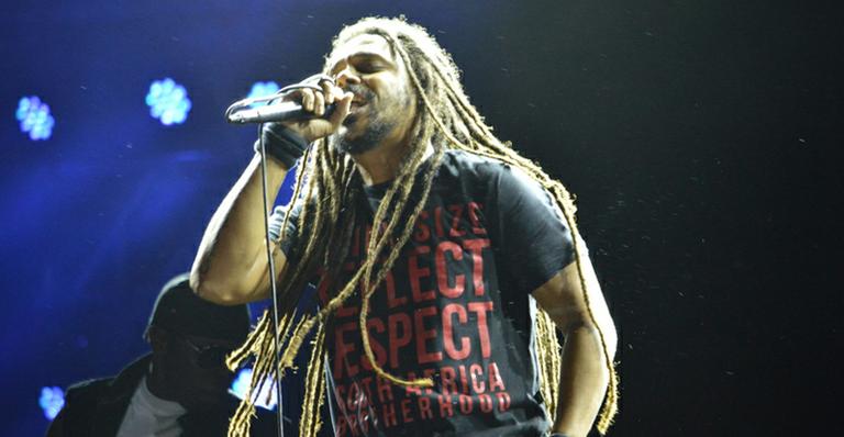 Falcão, vocalista do O Rappa, adia shows por problemas de saúde
