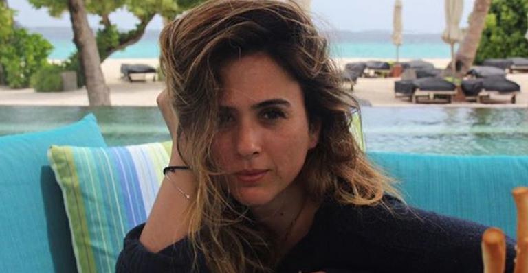 Tatá Werneck rebate seguidor que a acusou de aumentar o bumbum em foto de biquíni