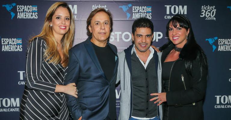 Zezé di Camargo e Graciele Lacerda prestigiam stand-up de Tom Cavalcante