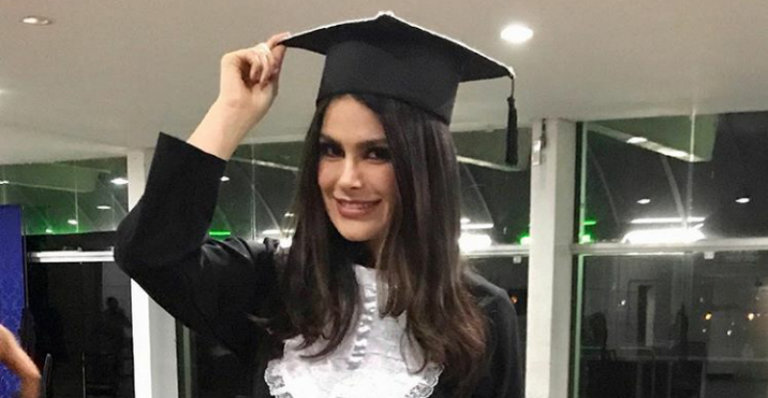 Natália Guimarães se forma em Jornalismo: “Diplomada”