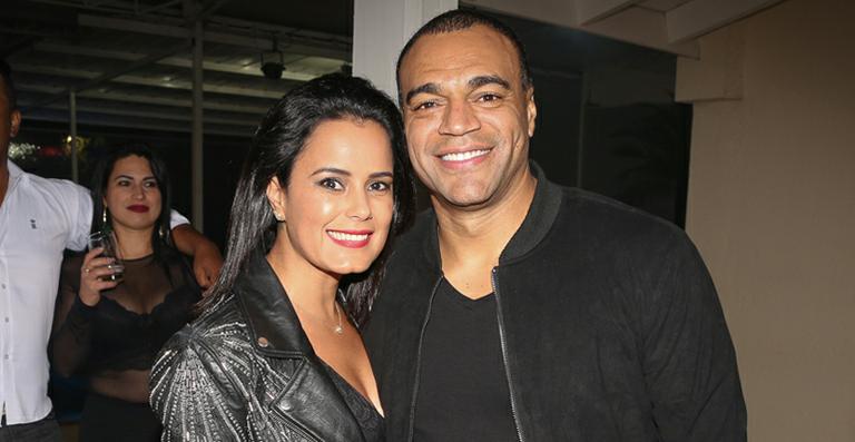 Luciele Di Camargo mostra crise de ciúme do marido, Denílson