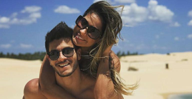 Após noivado, Mayra Cardi se declara para Arthur Aguiar
