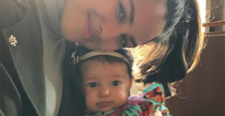 Yanna Lavigne promete doar parte do enxoval da filha para seguidora