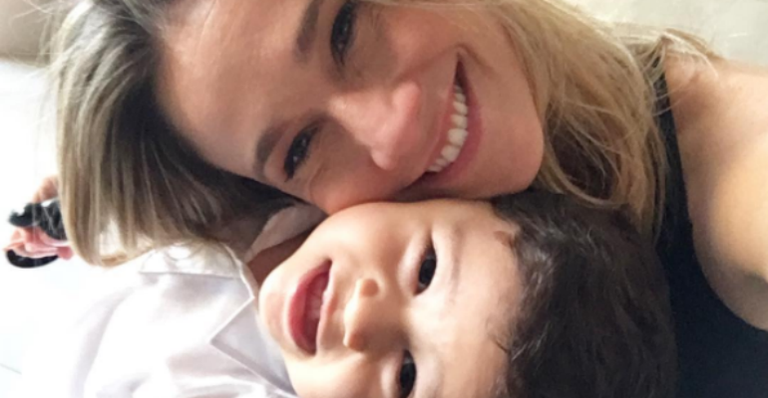 Fernanda Gentil festeja os dois anos de Gabriel: “O amor mais puro”