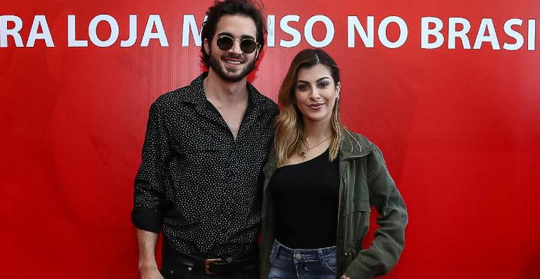 Fiuk e Nah Cardoso geram comoção em inauguração de loja