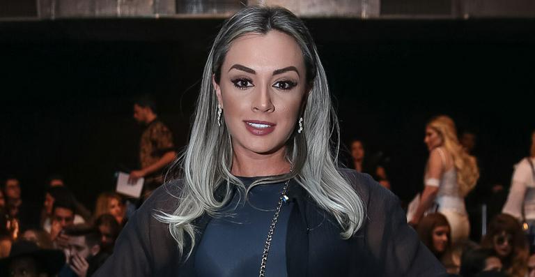 Solteira, Juju Salimeni prestigia desfile de Amir Slama