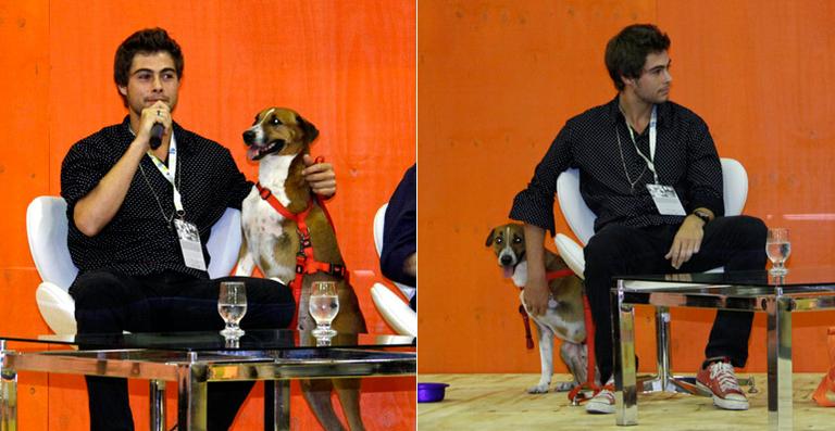 Rafael Vitti leva seu cachorro para a Bienal do Livro