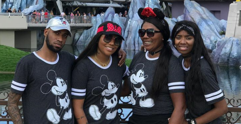Ludmilla posa com a família e impressiona fãs: “Iguais”