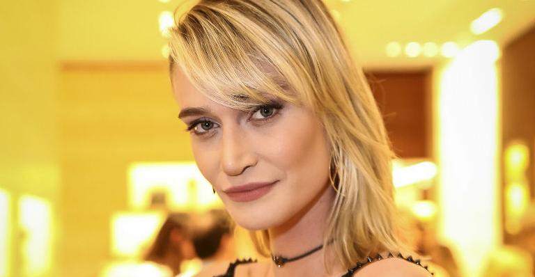 Vivi Orth rouba a cena em lançamento fashion em São Paulo