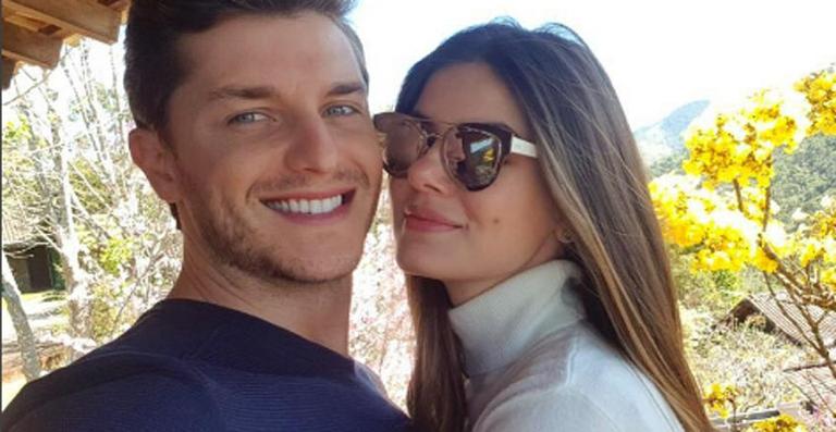 Klebber Toledo faz declaração de amor para Camila Queiroz