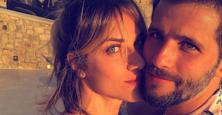 Giovanna Ewbank posa de topless para Bruno Gagliasso na Grécia