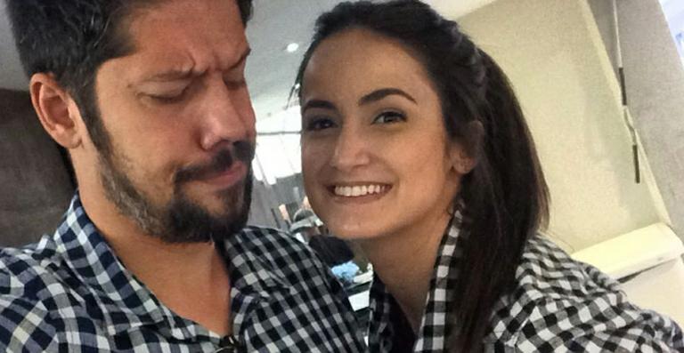 Phelipe Siani e Mari Palma usam look combinando