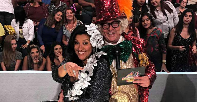 Regina Casé se emociona em homenagem para Chacrinha