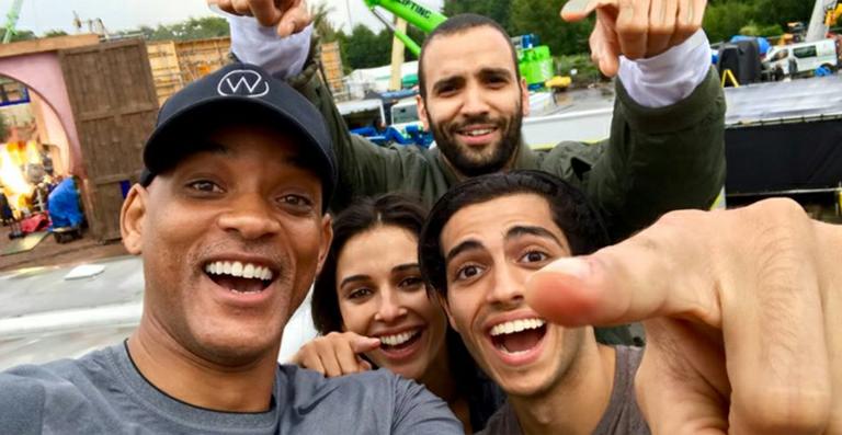 Will Smith reúne o elenco do filme Aladdin