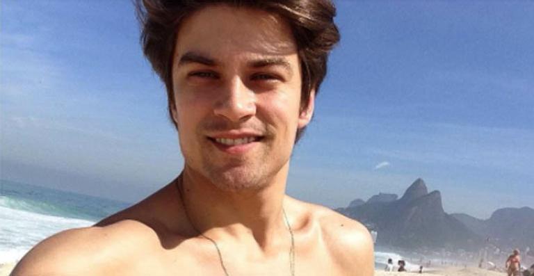 Raphael Sander se prepara para voltar à TV
