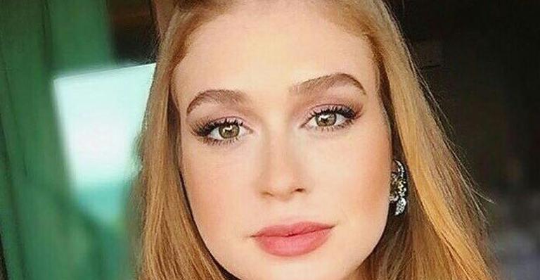Com look chiquérrimo, Marina Ruy Barbosa rouba a cena em casamento