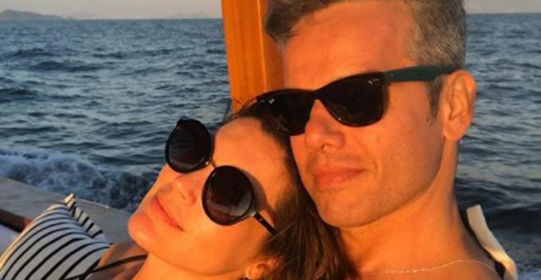 Otaviano Costa agradece a Deus pelo corpão de Flavia Alessandra
