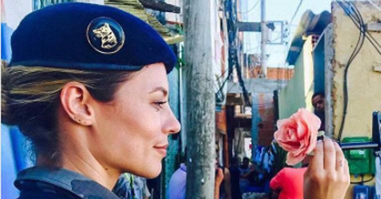 Em foto com Rubinho “armado”, Paolla Oliveira manda mensagem importante sobre a paz