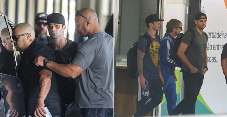 Integrantes do Maroon 5 desembarcam no Rio de Janeiro
