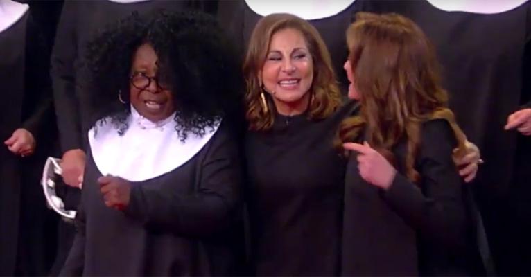 25 anos de ‘Mudança de Hábito’: Whoopi Goldberg e elenco se reúnem e cantam sucesso do filme