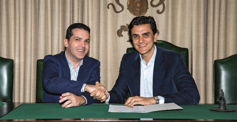 Fernando Moraes e Gabriel Chalita: homenagem ao educador