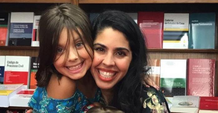 Tal mãe, tal filha: Flor Gil segue os passos da mãe e ensina receitinhas saudáveis em vídeos!