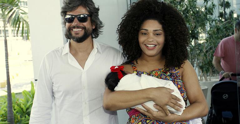 Juliana Alves faz relato e mostra vídeo de seu parto normal
