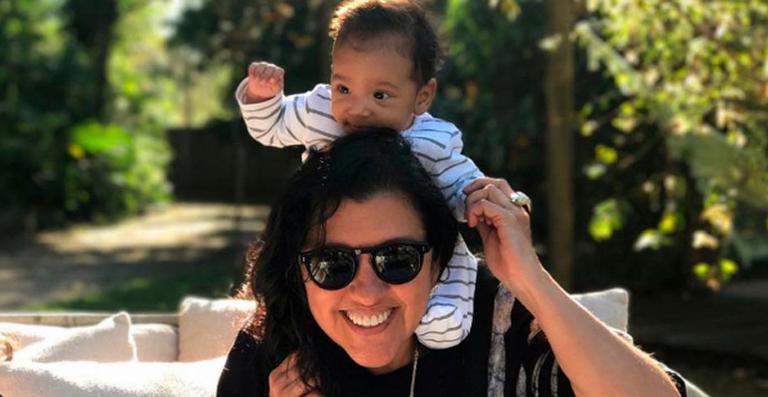Regina Casé mostra sua primeira foto com o neto, Brás